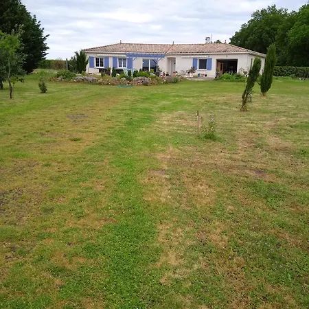Les Roses Tremieres 3* Sainte-Gemme (Charente-Maritime)